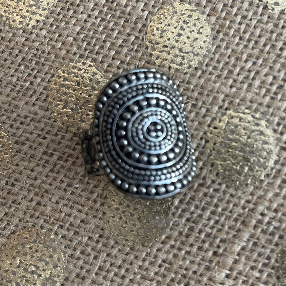 3️⃣ NWOT Stretchy Rings - Picture 3 of 5
